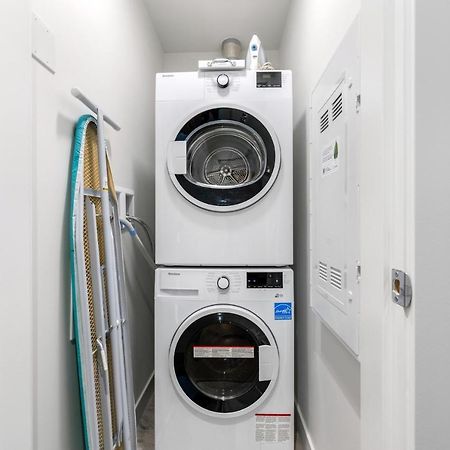 Modern Comfort At Ubc: 1Br Condo Near Campus 溫哥華 外观 照片