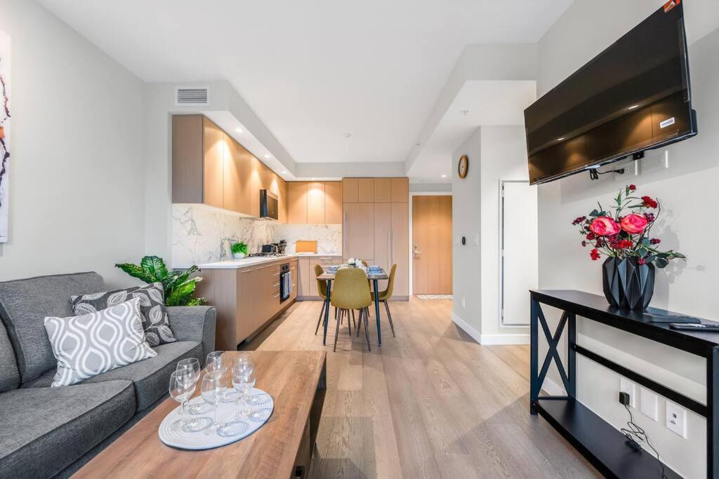 Modern Comfort At Ubc: 1Br Condo Near Campus 溫哥華 外观 照片