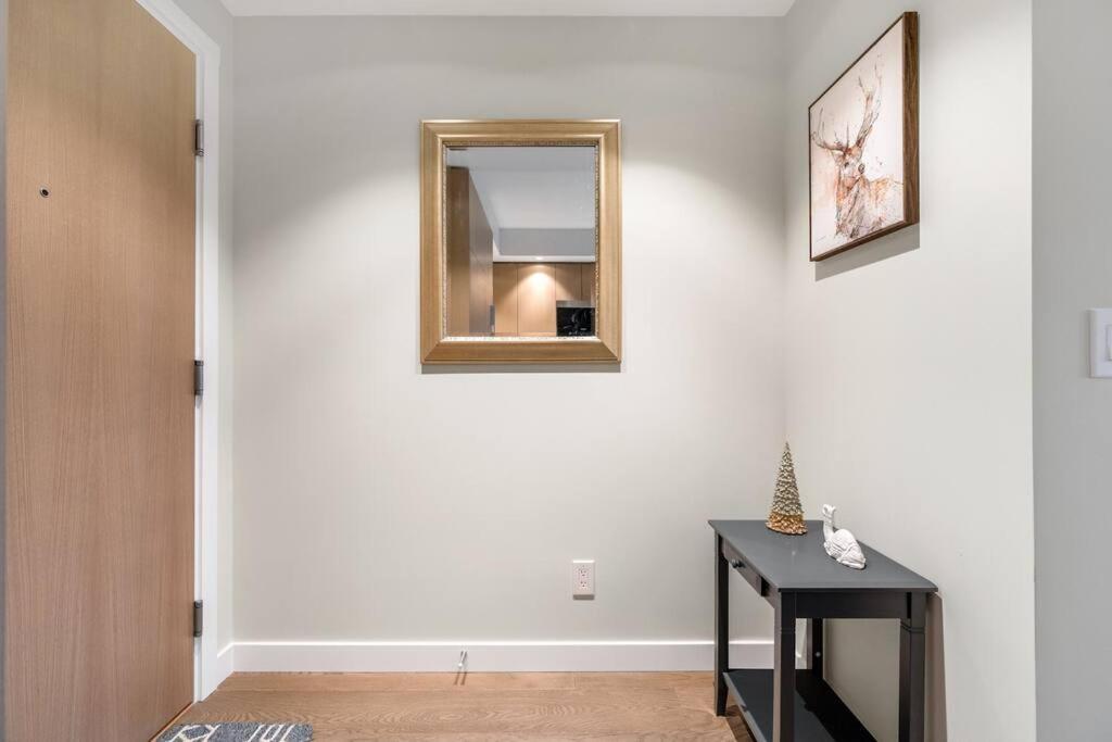 Modern Comfort At Ubc: 1Br Condo Near Campus 溫哥華 外观 照片