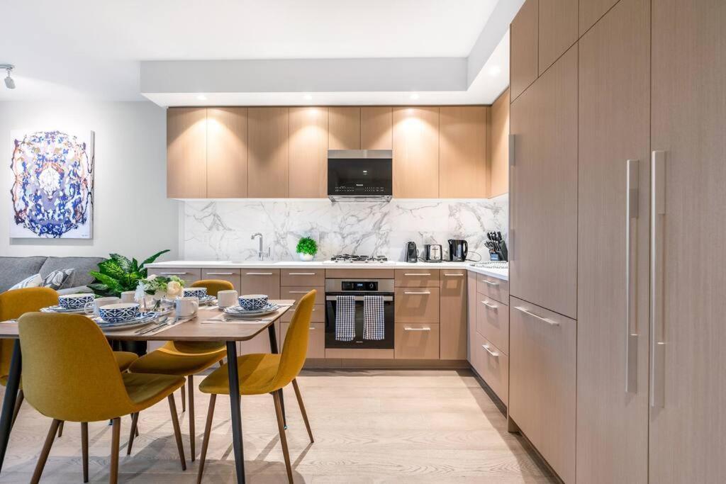 Modern Comfort At Ubc: 1Br Condo Near Campus 溫哥華 外观 照片