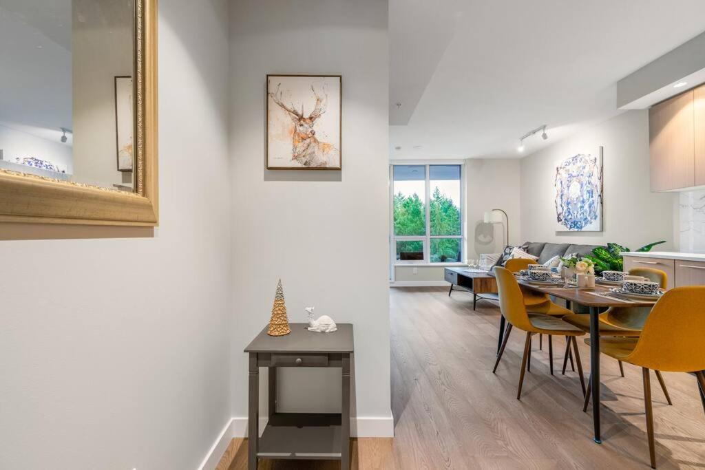 Modern Comfort At Ubc: 1Br Condo Near Campus 溫哥華 外观 照片