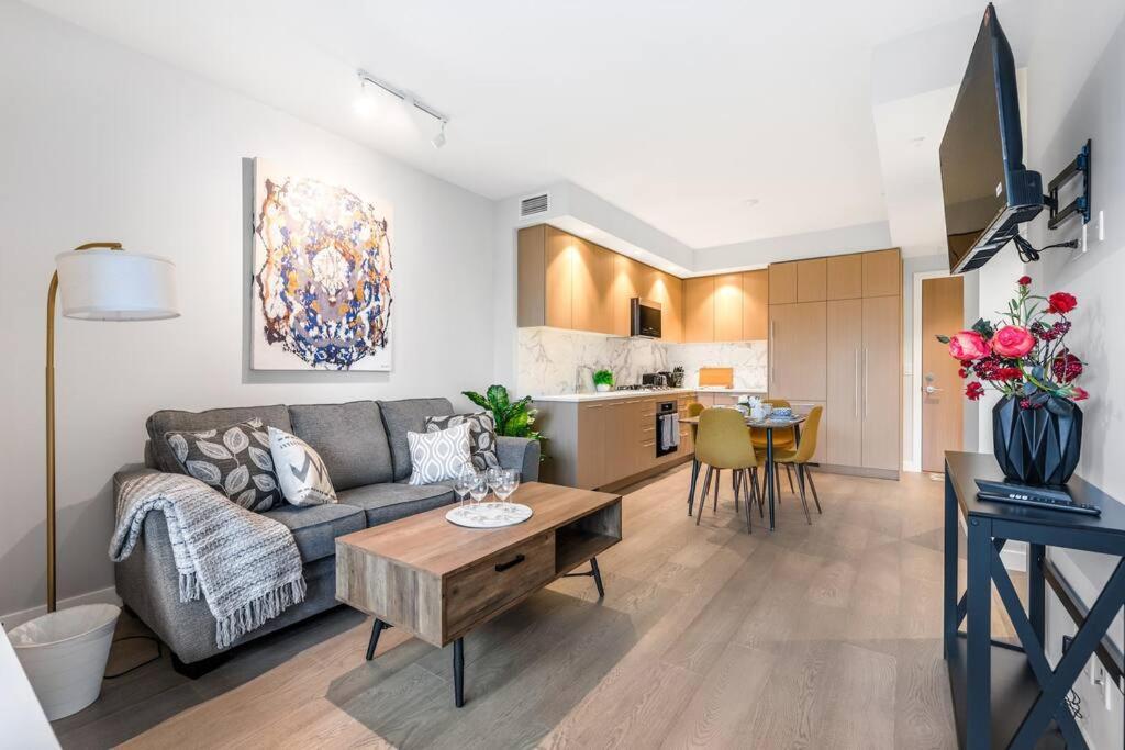 Modern Comfort At Ubc: 1Br Condo Near Campus 溫哥華 外观 照片