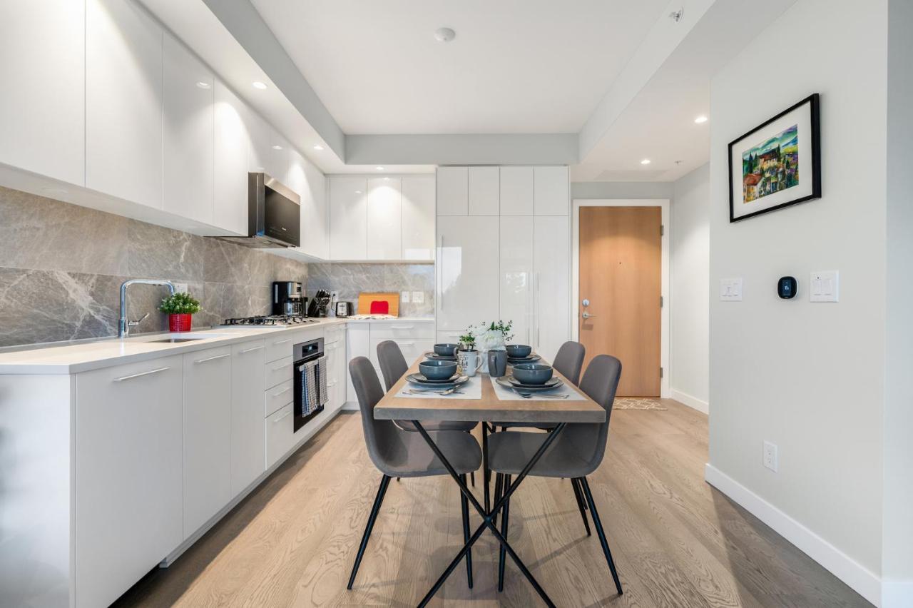 Modern Comfort At Ubc: 1Br Condo Near Campus 溫哥華 外观 照片