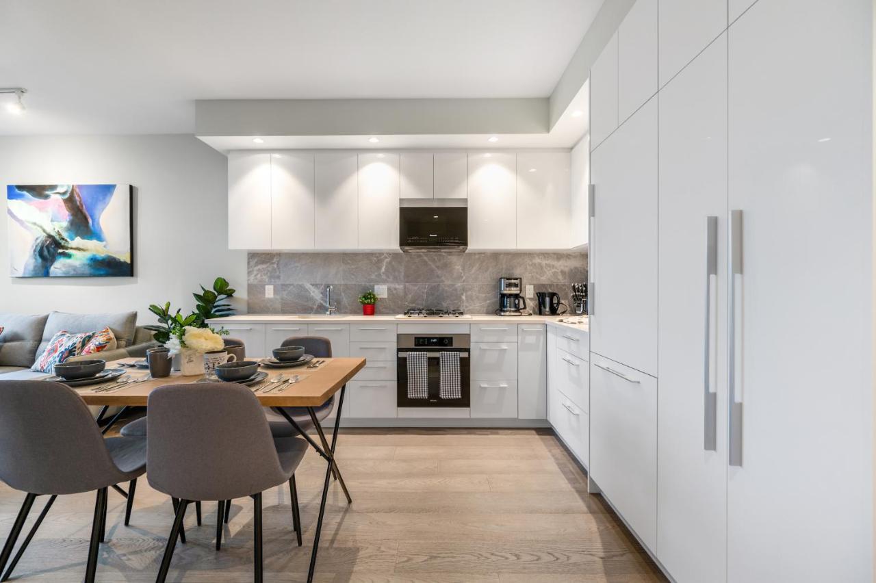 Modern Comfort At Ubc: 1Br Condo Near Campus 溫哥華 外观 照片