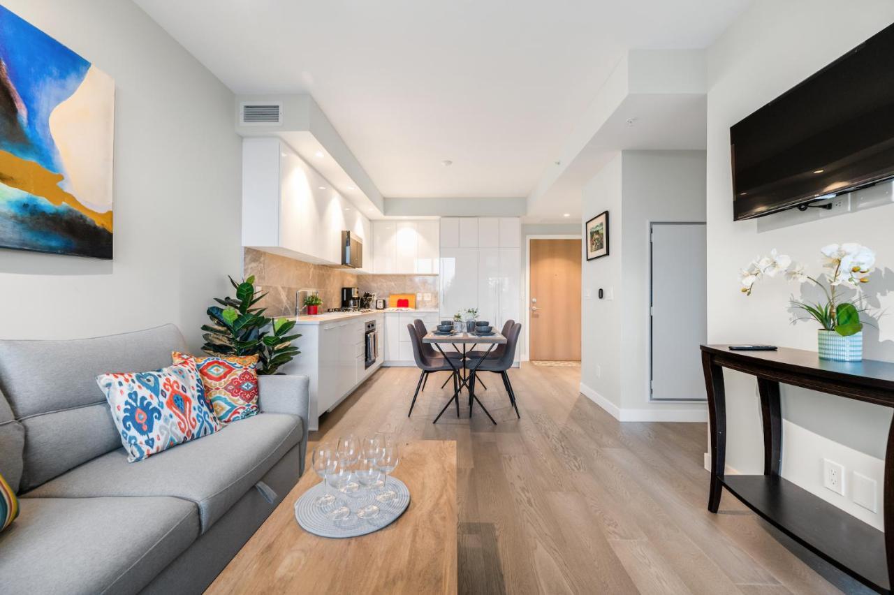 Modern Comfort At Ubc: 1Br Condo Near Campus 溫哥華 外观 照片