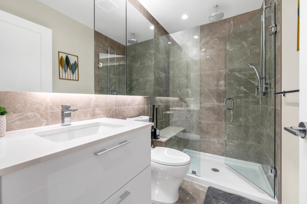 Modern Comfort At Ubc: 1Br Condo Near Campus 溫哥華 外观 照片