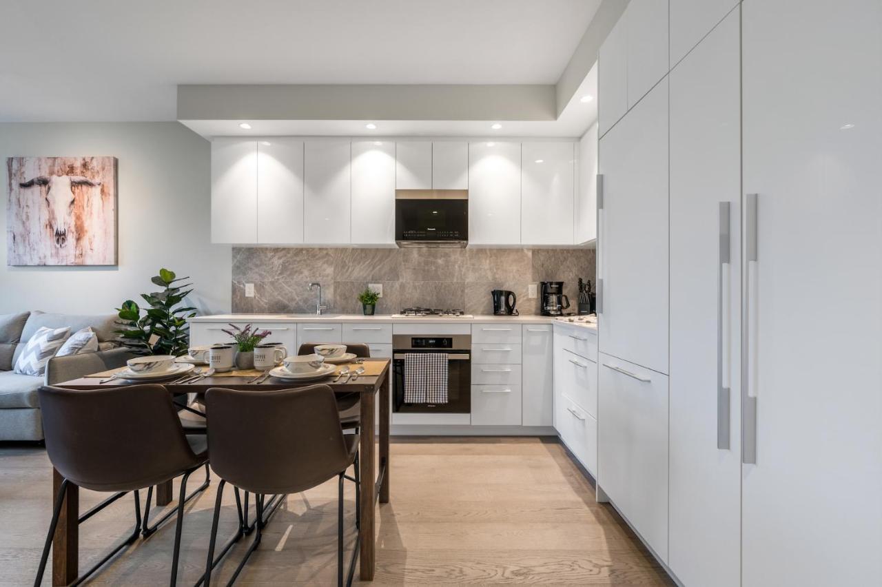 Modern Comfort At Ubc: 1Br Condo Near Campus 溫哥華 外观 照片
