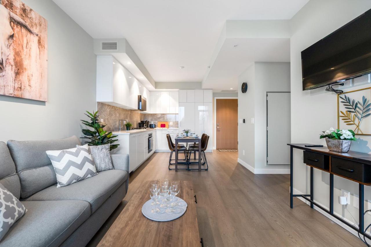 Modern Comfort At Ubc: 1Br Condo Near Campus 溫哥華 外观 照片